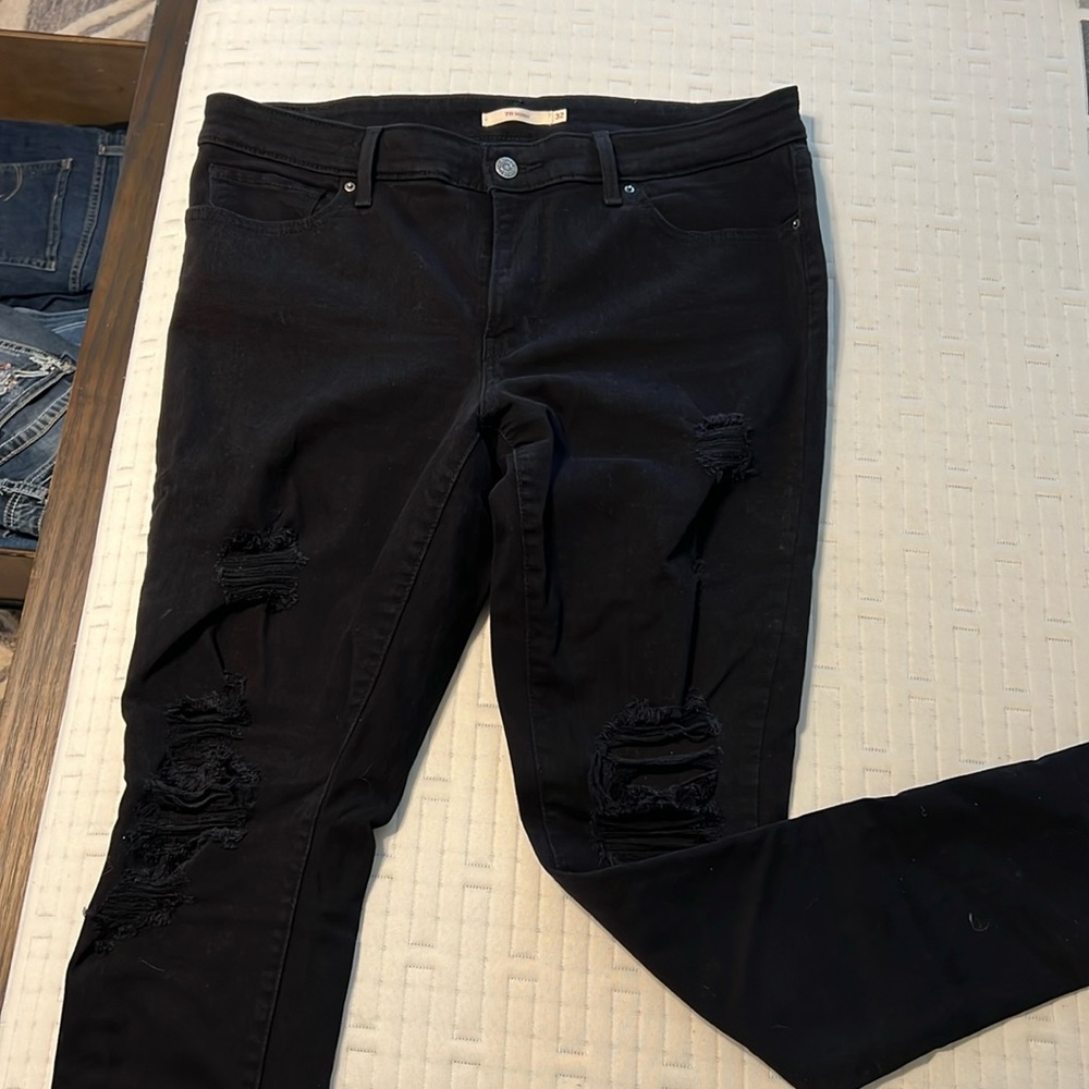 Black Levi 711 skinny jeans